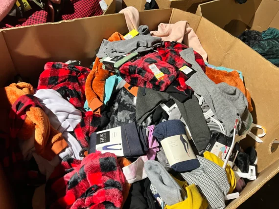 Mixed clothings pallet